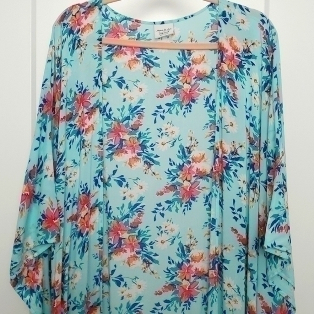 Anna and Ava light turquoise floral kimono style top/coverup One size NWOT